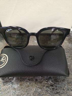Ray-Ban Black Cat-Eye Sunglasses with Dark Lenses
